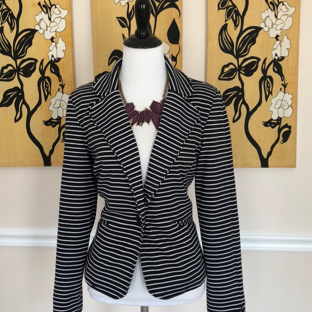 👠👠Black and white striped Blazer 👠👠